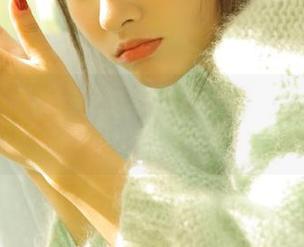走进Kuuko W的无圣光写真，感受死库水的独特风格与美丽！